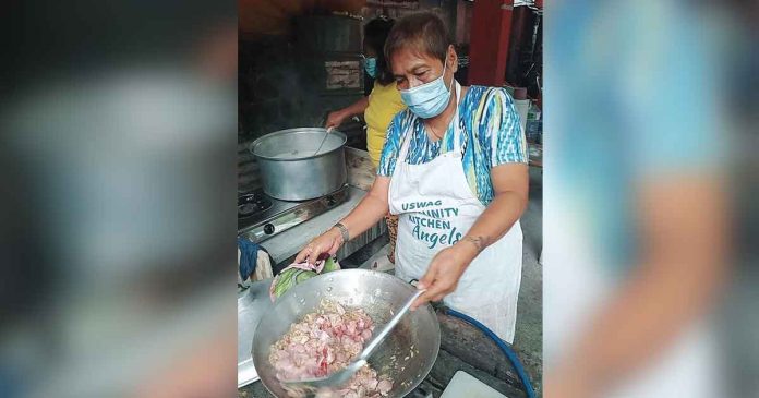 A volunteer prepares food at a community kitchen in Iloilo City amid the metro’s enhanced community quarantine. On July 31, the city served 8,278 economically displaced people families. This was one of the projects Mayor Jerry Treñas highlighted during his State of the City Address over the weekend. DEONALINE DEVELOS EDIS MAGARSE/JERRY TRENAS FB