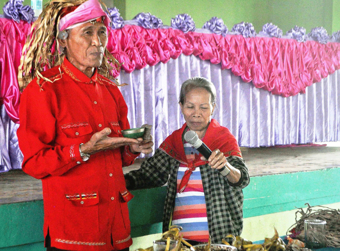 In this photo taken in 2015, Panay Bukidnon elder Leopoldo “Tay Polding” Caballero performs the padugo ritual to appease spirits living in the mountains of Calinog, Iloilo where a huge dam would be constructed (the Jalaur River Multipurpose Project – Phase II). PANAY NEWS PHOTO