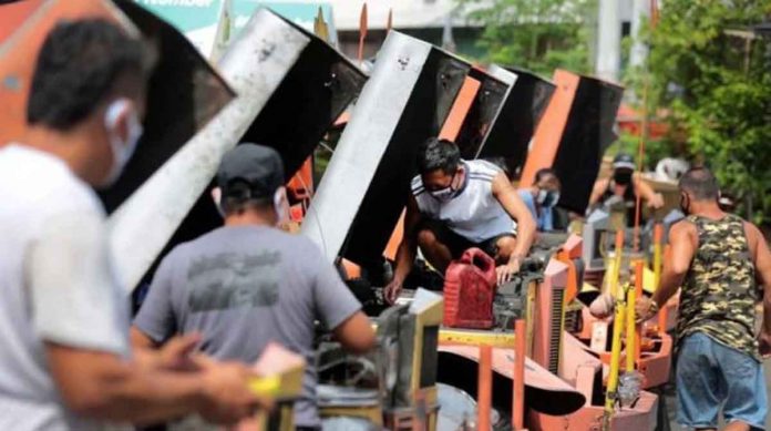 Drivers of traditional jeepney of a local operator in San Juan City check their respective vehicles in June 2020, as the LTFRB allowed UV express units and traditional jeepneys to ply their routes in Metro Manila with the easing of the quarantine status. INQUIRER/GRIG MONTEGRANDE