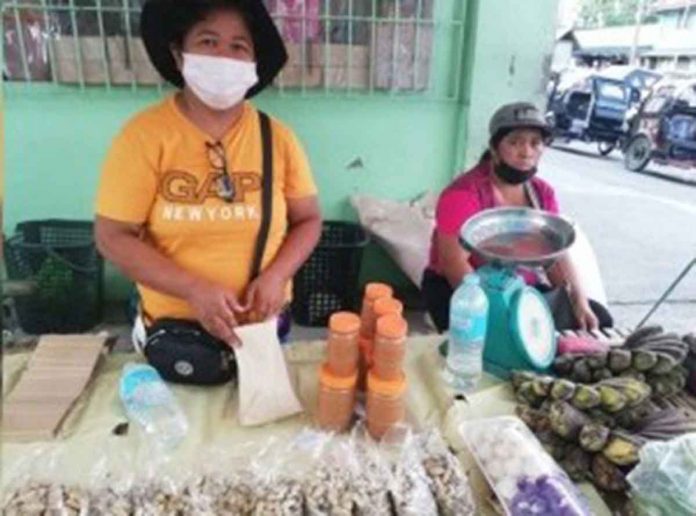 Food vendors at the entrance of the public market in Sibalom, Antique say their income has drastically dropped due to quarantine restrictions. PNA PHOTO BY ANNABEL CONSUELO J. PETINGLAY