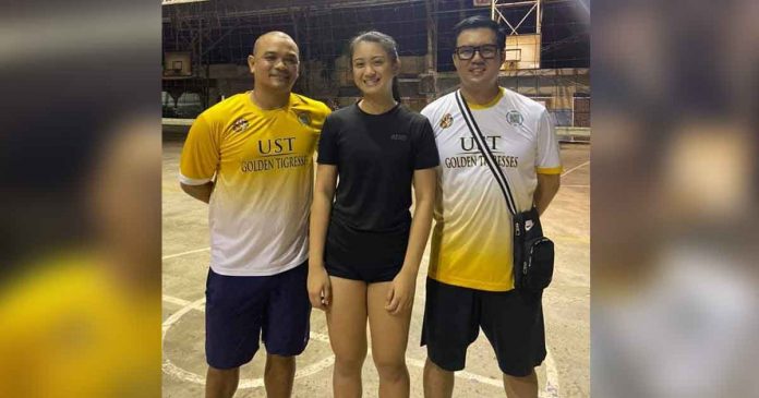 Ilongga volleybelle Elisha Juliene Apostol (center) along with University of Santo Tomas Golden Tigresses head coach Emilio “Kungfu” Reyes (left) and assistant coach Christian Fernandez. Photo from Elisha Julienne Apostol’s Facebook page.