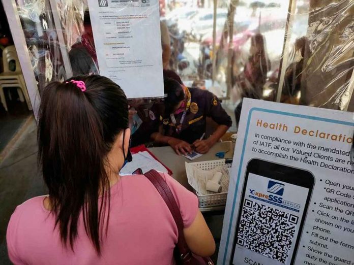 A client transacts at the Social Security System Iloilo Branch on corner JM Basa-Mapa streets, Iloilo City. PANAY NEWS PHOTO