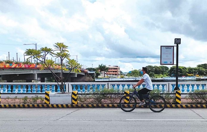 To curb road mishaps, cycling for recreational purposes is now prohibited along Muelle Loney, Iloilo City. The port area on Muelle Loney is categorized as a danger zone for bikers, according to the Philippine Ports Authority and Public Safety and Transportation Management Office. Only cyclists whose purpose is for work are allowed to pass by the area. PANAY NEWS PHOTO