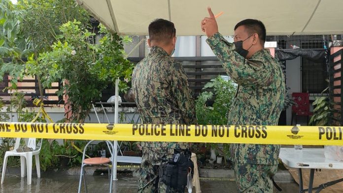 Policemen secure the house of slain businesswoman Claire Diergos at Deca Homes Subdivision in Pavia, Iloilo. They are combing it for clues which they hope could help solve her killing. PANAY NEWS PHOTO