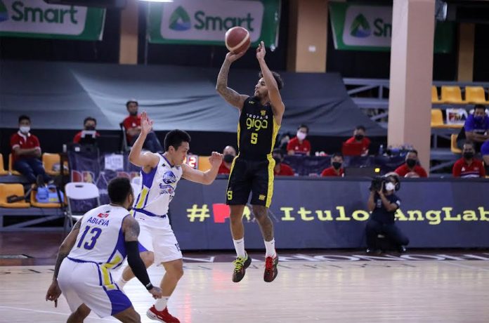 TNT Tropang Giga’s Michael Williams pulls up for a three-pointer in front of the defense of Magnolia Pambansang Manok Hotshots’ Rome dela Rosa. PBA MEDIA BUREAU