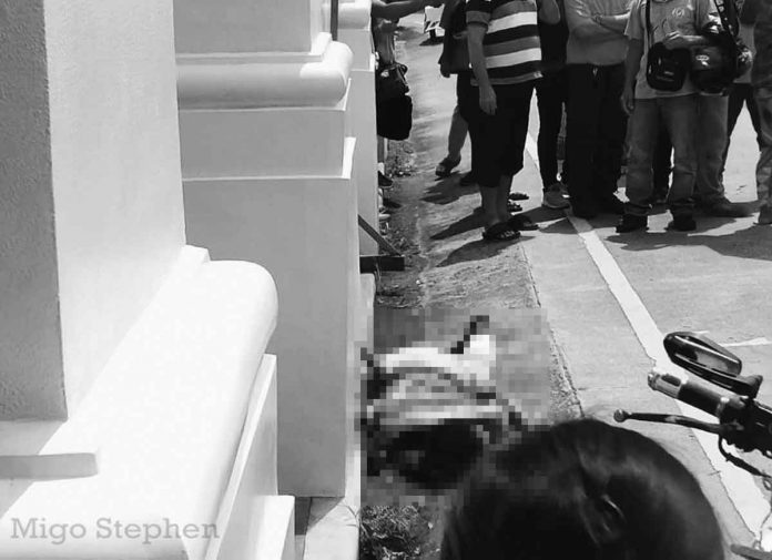 A security camera captures a motorcycle back rider shooting a man in Barangay 8, San Jose, Antique. STEPHEN LOUIE CHECA/PN