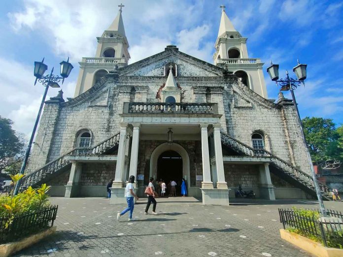 With Iloilo City downgrading to the least strict community quarantine, religious gatherings have been allowed by the city government up to 50 percent of venue capacity. Photo shows devotees at the Jaro Metropolitan Cathedral in Jaro, Iloilo City. PANAY NEWS PHOTO