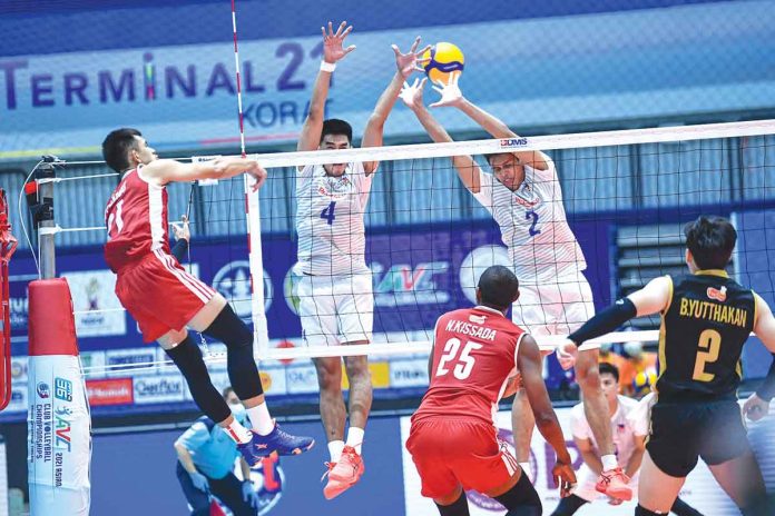 Rebisco-Philippines players fail to defend a shot by a Diamond Food player. AVC PHOTO