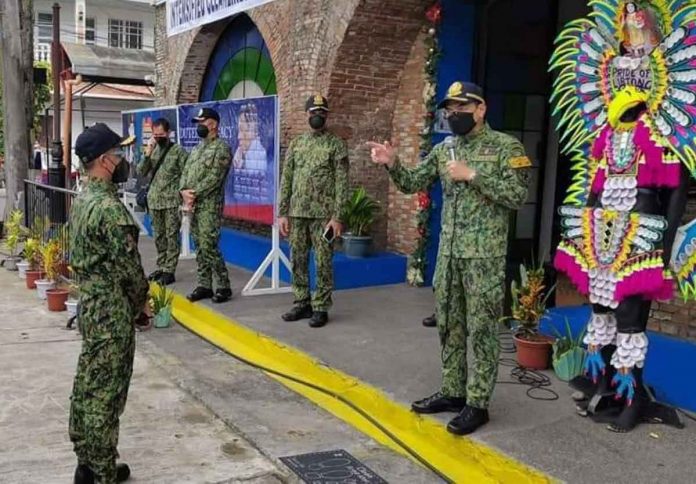 General Guillermo Lorenzo Eleazar, Philippine National Police director, reminds Aklan policemen during a recent visit: “Doon lamang tayo sa tama, doon tayo sa mandato sa atin. Sa mga opisina natin, diyan nag-uumpisa ang ating disiplina.” KALIBO PNP PHOTO