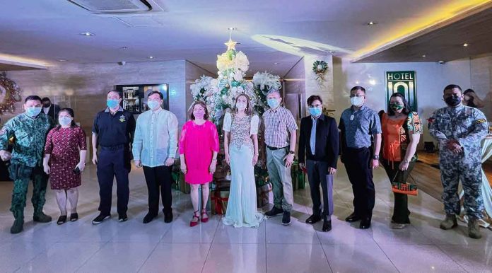 (L-R): PNP Medical Reserve Force PLTCOL Jesus Ostrea, PLTCOL Jessile Baluyot, NAIA OSS Head USEC. Raul del Rosario, DOT ASEC. Woodrow Maquiling Jr., Pasay City Mayor Imelda Calixto-Rubiano, Hotel 101 Group GM Gel Gomez, OCD Administrator USEC. Ricardo Jalad, OWWA Deputy Administrator Arnel Ignacio, Former PCG Commandant and DOTr USEC. George Ursabia, Jr. and Mrs. Agnes Ursabia, PCG Task Force BROF Commander RADM Rolando Punzalan