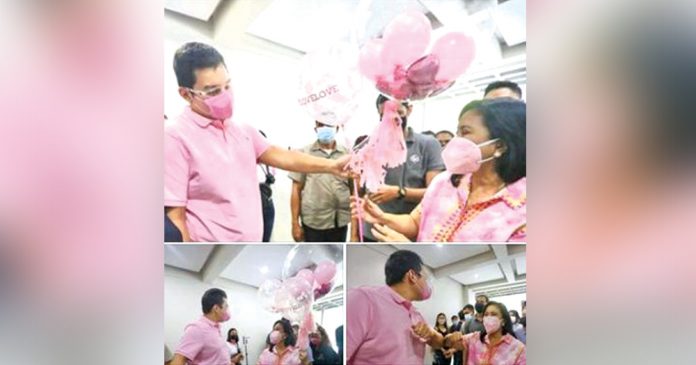 Robredo was welcomed by Aquino’s son, Josh, who surprised her with pink balloons, the color of her campaign.