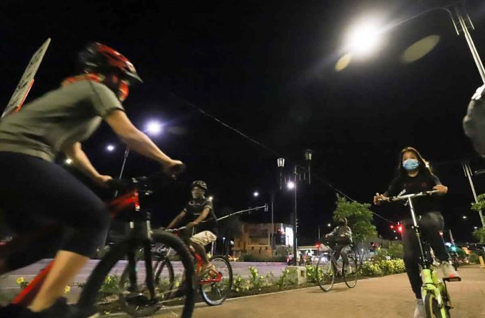 PEDAL ON! Ilonggos enjoy the night on Diversion Road in the country’s bike capital. Iloilo City just clinched two awards – gold for the Most Bike-Friendly City and another in this year’s Bike Lane Awards. ARNOLD ALMACEN/CMO