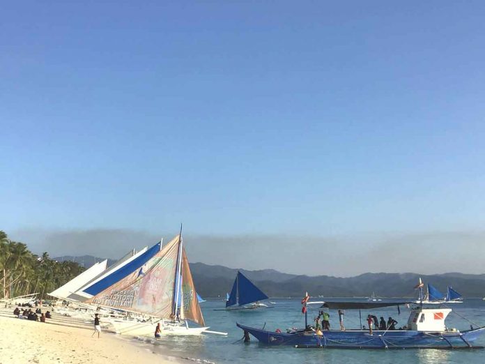 WAITING FOR TOURISTS. On Nov. 16, Boracay Island scrapped its swab test requirement for fully vaccinated leisure tourists but still requires visitors to submit such documents as a VaxCert PH certification or a vaccination certificate issued by local government units. BOY RYAN ZABAL PHOTO