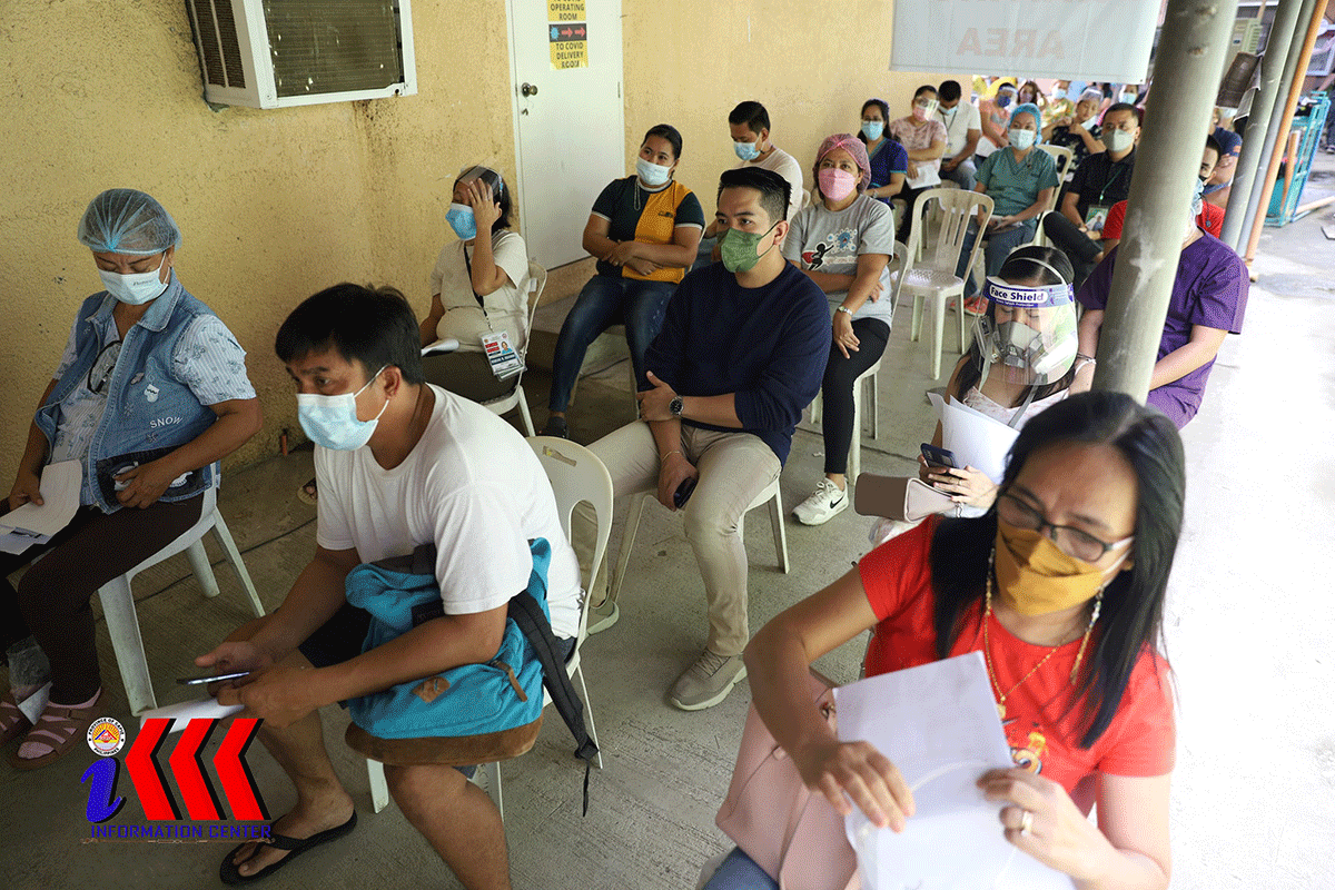 Capiz health workers start getting COVID-19 vaccine booster shots