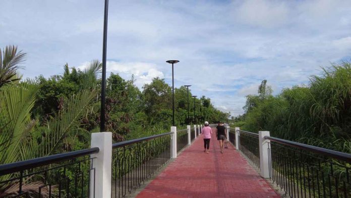 Bacolodnons walk on the esplanade along the Sum-ag river in Purok San Jose 1, Barangay Sum-ag, Bacolod City.