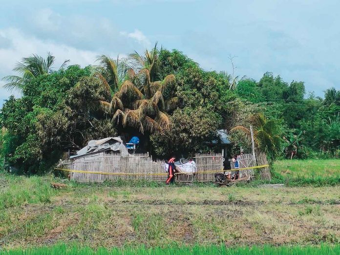 Arson investigators cordon the fire-hit house of the Padios family in Dumangas, Iloilo. A mother and her three kids died. PANAY NEWS PHOTO