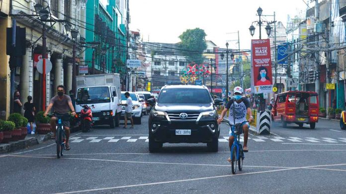 People are back in their usual beat and bustle in Iloilo City as more economic activities have been allowed under Alert Level 2. The city government hopes to jumpstart the economy battered by the coronavirus pandemic. PANAY NEWS PHOTO