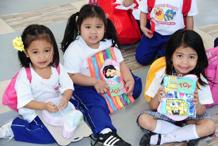 Little girls from Eugenia Ravasco Day Care Center in Paranaque City were some of the recipients during the Share A Toy campaign.