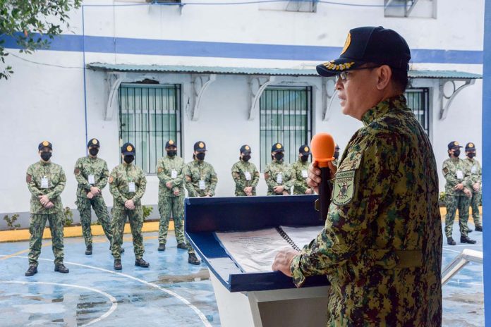 Police Colonel Leo Batiles, acting director of the Iloilo City Police Office, addresses policemen at the city’s police headquarters. ICPO PHOTO