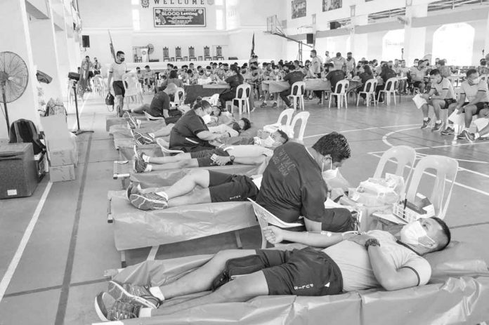 These policemen under the Police Regional Office 6 take on a different mission – help make sure the country has enough supply of blood. They participated in a bloodletting activity on Dec. 28, 2021 in Camp Delgado, Iloilo City. RUBY SILUBRICO/PN