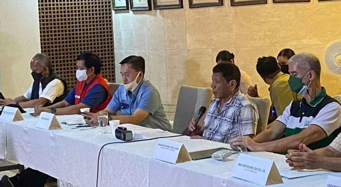 During his meeting with Negros Occidental officials on Dec. 20, 2021 in Kabankalan City, President Rodrigo Duterte (second from right) vowed to raise an additional P10 billion for recovery and rehabilitation efforts in Negros that was hit by super typhoon “Odette” on Dec. 16. Also in photo are Gov. Eugenio Jose Lacson and Sen. Bong Go.