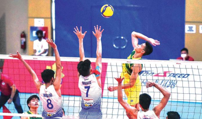 Team Dasmariñas Monarchs’ Mark Calado unloads a shot against the defense of MRT-Negros, led by Leo Ordiales. PNVF PHOTO