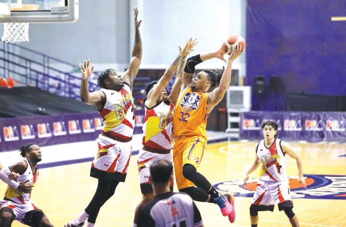 NLEX Road Warriors’ Kevin McDaniels attacks the defense of San Miguel Beermen’s Brandon Brown and Vic Manuel for an inside hit. PBA MEDIA BUREAU