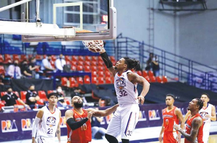 NLEX Road Warriors’ KJ McDaniels soars for a one-hander dunk against the NorthPort Batang Pier. PBA MEDIA BUREAU