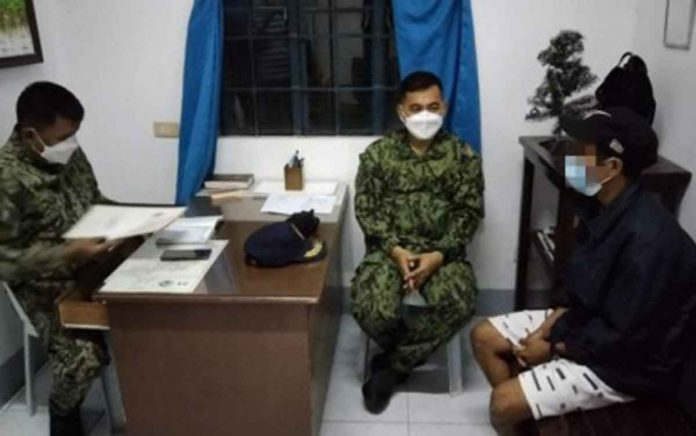 Police Colonel Gilbert Gorero (center), director of the Iloilo Police Provincial Office (IPPO), talks to lias “Banban” / “Tatang” (right), a resident of Tubungan, Iloilo who surrendered to the police on Jan. 4, 2022.