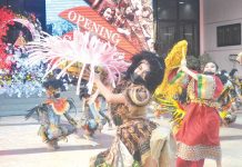 SHOW MUST GO ON. Dinagyang tribe dancers perform during the opening salvo of the annual festival in front of the Iloilo City Hall on Jan. 14, 2021. The pared-down opening of the world-famous festivity pushed through despite the city recording that day 183 fresh coronavirus infections. PN PHOTO