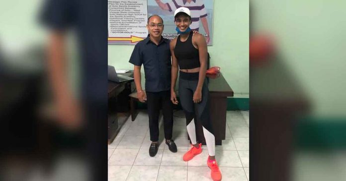 Ilongga jumper Alexie Mae Caimoso Brooks pays a courtesy visit to Iloilo province sports development officer Ray Cabarles. CONTRIBUTED PHOTO