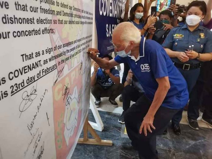 Some of the local candidates for the May 9, 2022 elections sign a covenant for peaceful, fair, and honest elections./PN (Photo grabbed from Mayor Ronnie Dadivas)