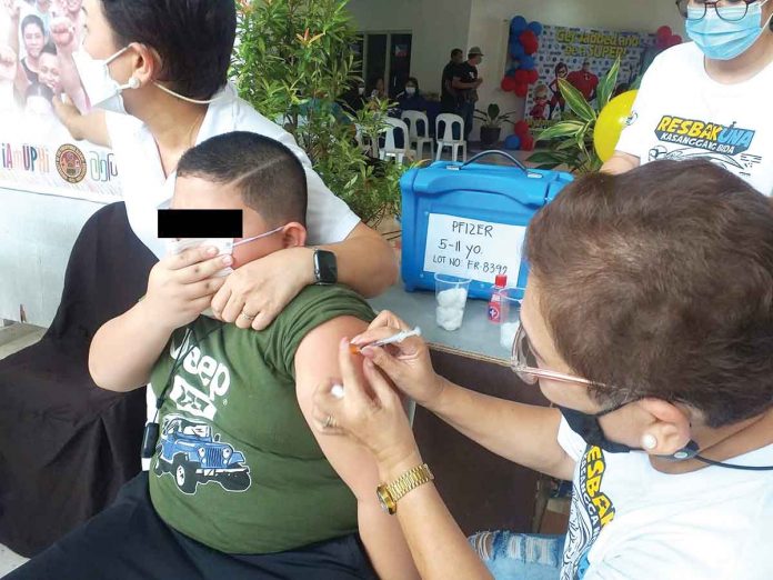 Vaccine hesitancy among residents remains a challenge, according to the provincial government of Iloilo. But not this boy who has mustered the courage to get his vaccine shot against coronavirus disease 2019 during the “People Power Resbakuna” campaign of the Iloilo provincial government. The capitol is thinking of more creative ways to make vaccines more accessible to the public. PN PHOTO