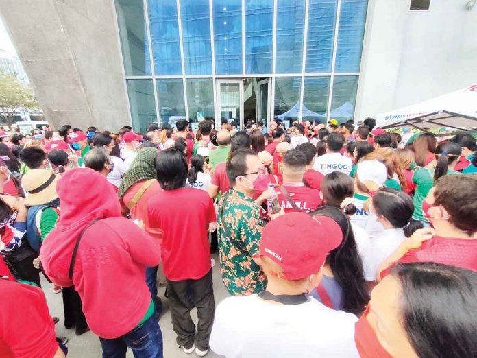 Thousands of Iloilo barangay captains and campaign leaders of presidential candidate Ferdinand “Bongbong” Marcos Jr. storm the Iloilo Convention Center in Mandurriao, Iloilo City for a “leaders’ rally” with him yesterday morning. PN PHOTO