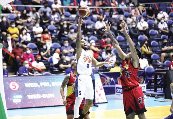 TNT Tropang Giga’s Mikey Williams attempts a one-hander against the defense of San Miguel Beermen’s Vic Manuel. PBA MEDIA BUREAU