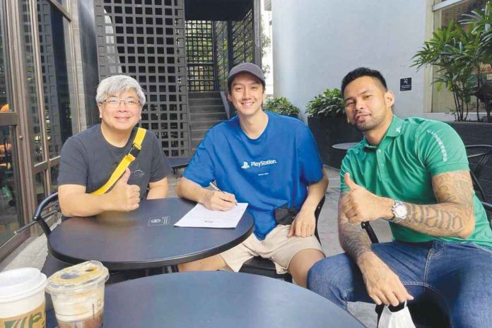 Aklanon Andreas Cahilig (center) signs his new deal with Terrafirma Dyip in the presence of his agent Charlie Dy (left) and Dyip team manager Ronald Tubid. CONTRIBUTED PHOTO