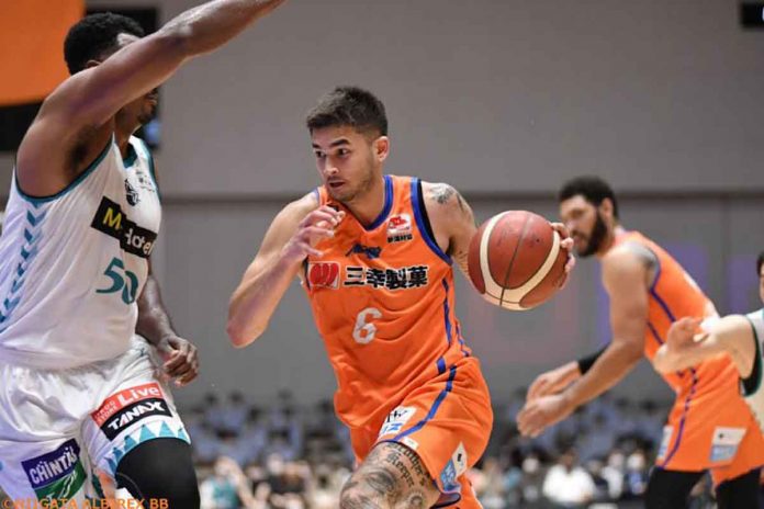 GMA Sports PH - Levanga Hokkaido completes comeback against Kobe Paras and  the Niigata Albirex BB #BLEAGUE READ