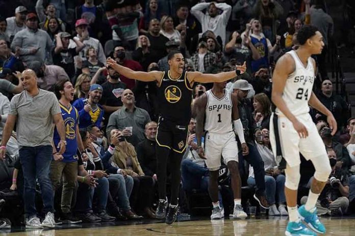 Golden State Warriors’ Jordan Poole celebrates after scoring the go-ahead three-pointer in their match against San Antonio Spurs. AP PHOTO