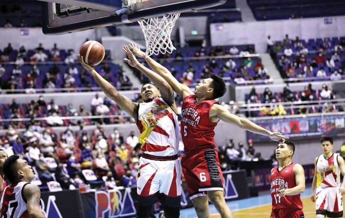 San Miguel Beermen’s Orlando Johnson attacks the defense of Barangay Ginebra San Miguel Kings’ Earl Scottie Thompson for a layup. PBA PHOTO