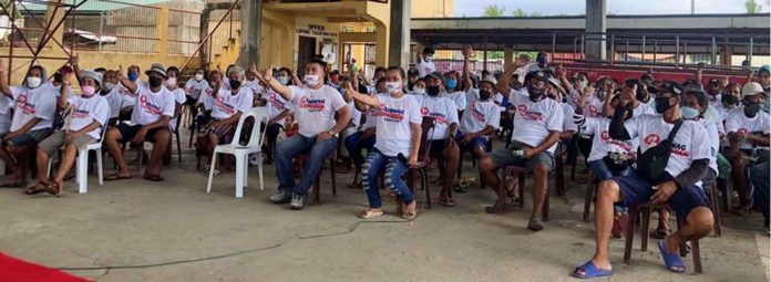 Farmers and local leaders of Carles, Iloilo show their support to Uswag Ilonggo Party-list during a farmers’ forum on Feb. 5, 2022 at the gymnasium of Barangay Barosbos organized by Barangay Captain Mario “Nonoy Mar” Mateos Jr. PHOTO BY TIFFANY MARIE SOMES