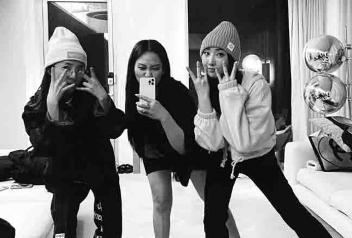 Dara, CL and Minzy of the defunct K-pop girl group 2NE1 posted the same photo of each other on their social media accounts on March 9, 2022. Instagram/@daraxxi