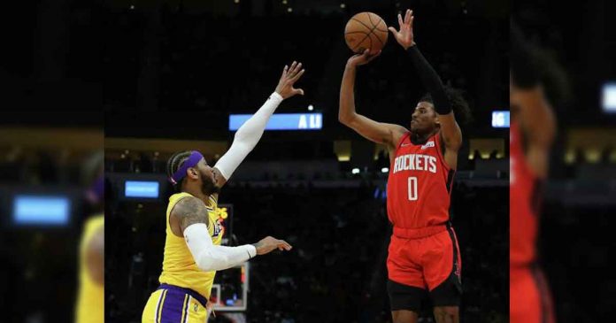 Filipino-American rookie Jalen Green of Houston Rockets attempts a shot while being defended by Los Angeles Lakers’ Carmelo Anthony. HOUSTON CHRONICLE PHOTO