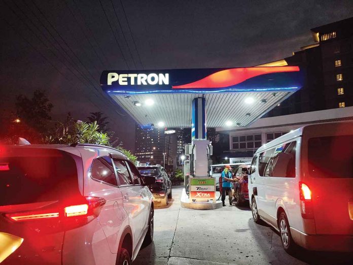 PRICE SLASH. Today’s fuel price rollback is the first time since the start of the year. Last week, diesel price shot up by P13.15 per liter and gasoline by P7.10 per liter. PN PHOTO