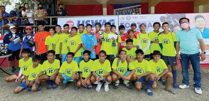 Members of the Agcuyawan Calsada FC team. PHOTO BY LA PAZ FOOTBALL CLUB ILOILO