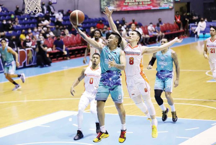 Phoenix Super LPG Fuel Masters’ Ryan Roose Garcia evades his defenders for a layup. PBA MEDIA BUREAU