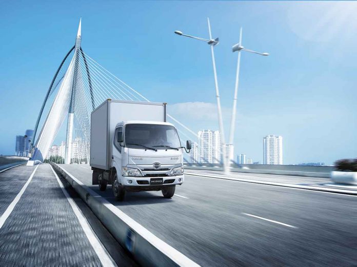 The Hino 300 series comes in 11 variants for a wide range of loading capacity from 3,800 to 8,500 kg Gross Vehicle Weight. Equipped with a Euro 4-compliant N04C engine, these trucks pack superior power at 136 PS for the XZU302 to 600L and 150 PS for the XZU710 to 730L.