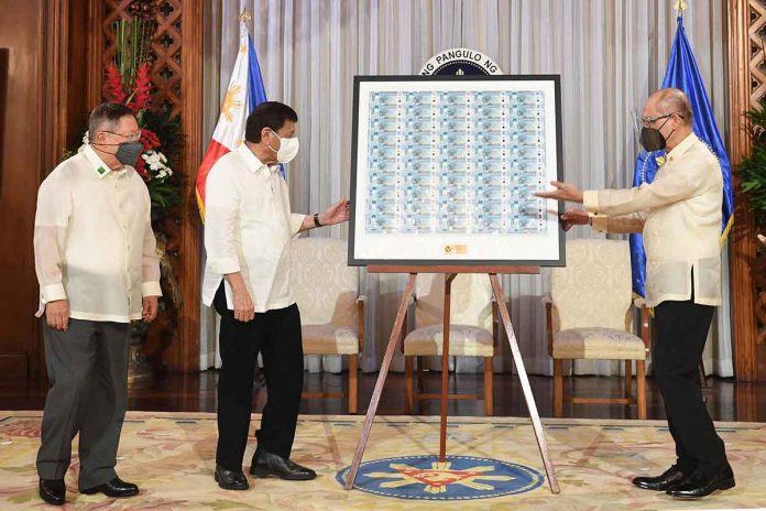 MB Chairman and Bangko Sentral ng Pilipinas Governor Benjamin E. Diokno and Finance Secretary Carlos Dominguez III presented to President Rodrigo R. Duterte 50 pieces of uncut 1,000-peso polymer banknotes in a ceremonial program in Malacañang on Wednesday, April 6, 2022. Photo courtesy of Banko Sentral ng Pilipinas