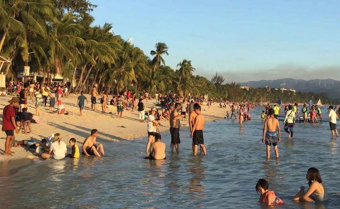 To protect Boracay’s fragile environment, the national government put a cap to the number of tourists that the island could accommodate daily – the so-called carrying capacity at 19,215 persons. Overcrowding is being discouraged. PHOTO FROM AKLAN FORUM BLOGSPOT