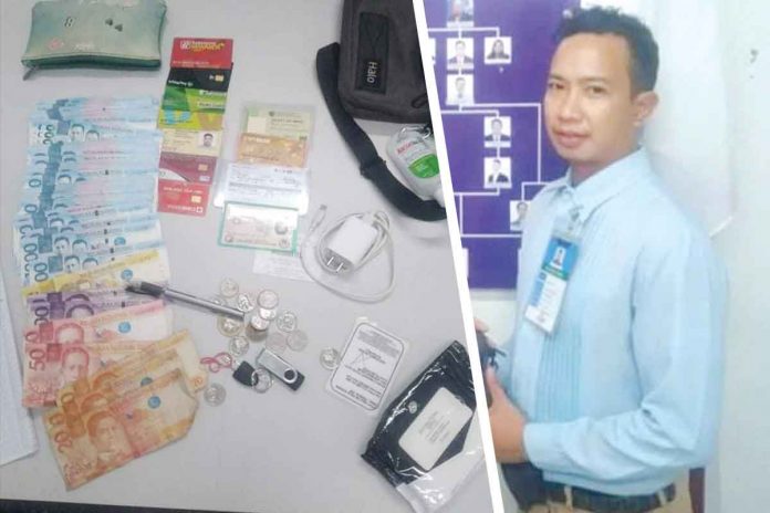 A Foodhall employee of SM City Iloilo, Mr. Jerson Ibaco returns the bag full of cash and important IDs.