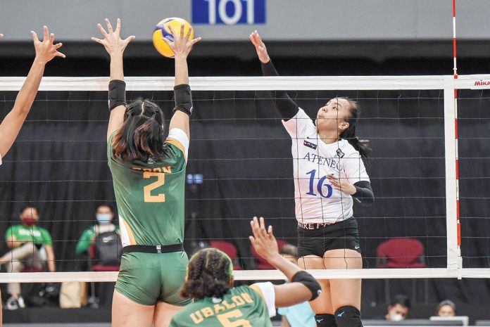 Ateneo de Manila University Lady Eagles’ Lyann de Guzman had her shot blocked by the defense of Far Eastern University Lady Tamaraws’ Lycha Ebon. UAAP MEDIA BUREAU PHOTO